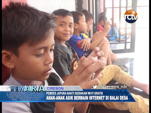 Asyik, Anak-Anak Bermain Internet Grartis Di Balai Desa Japura Bakti