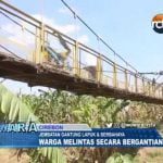 Meski Berbahaya, Warga Tetap Melintas di Jembatan Gantung yang Lapuk