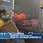 Kebakaran Semakin Meluas, Pemilik Toko Selamatkan Barang