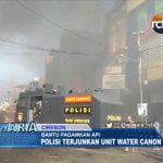 Polisi Bantu Padamkan Api di Pekiringan
