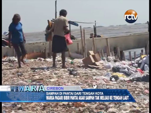 Biar Sampah Gak Meluas, Warga Pagari Bibir Pantai