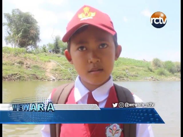 Karena Sebrangi Sungai , Siswa SDN 2 Ciledug Wetan Kerap Terlambat