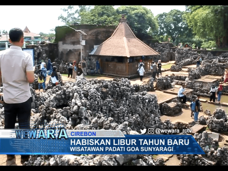 Wisatawan Padati Goa Sunyaragi Wisatawan Padati Goa Sunyaragi