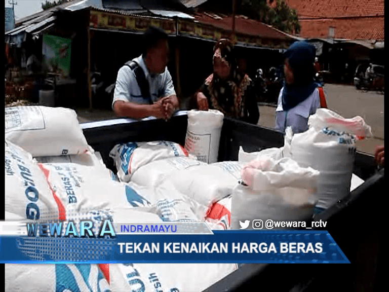 Tekan Kenaikan Harga Beras, Subdrive Bulog Indramayu Gelar Operasi Pasar