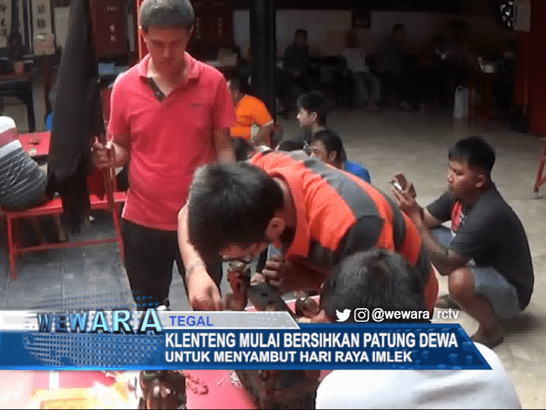 Klenteng Mulai Bersihkan Patung Dewa