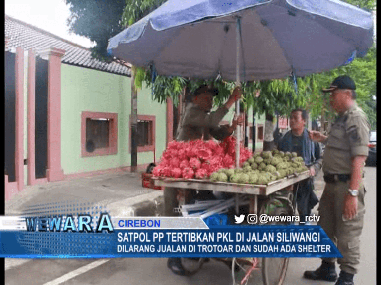 Satpol PP Tertibkan PKL di Jalan Siliwangi