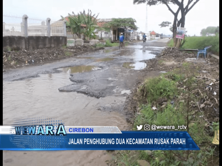 Jalan Penghubung Dua Kecamatan Rusak Parah