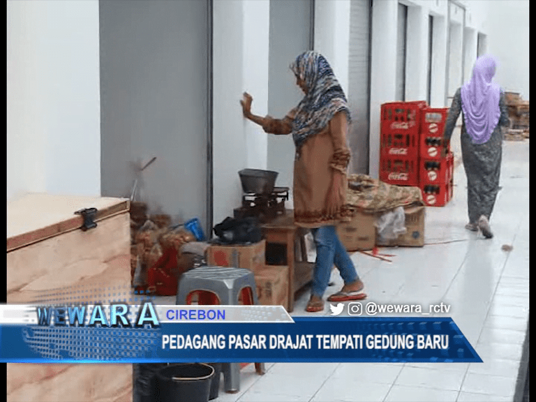 Pedagang Pasar Drajat Tempati Gedung Baru