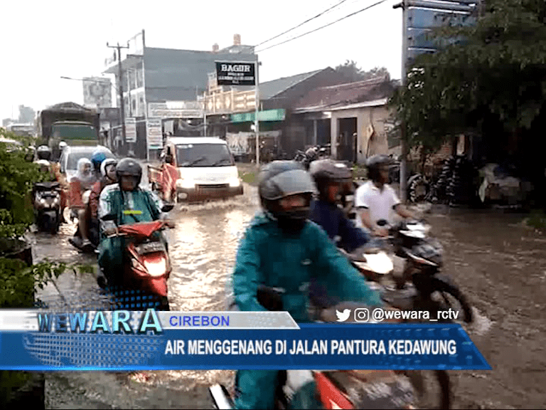 Air Menggenang di Jalan Pantura Kedawung