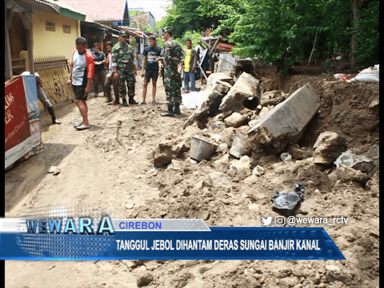 Tanggul Jebol Dihantam Deras Sungai Banjir Kanal