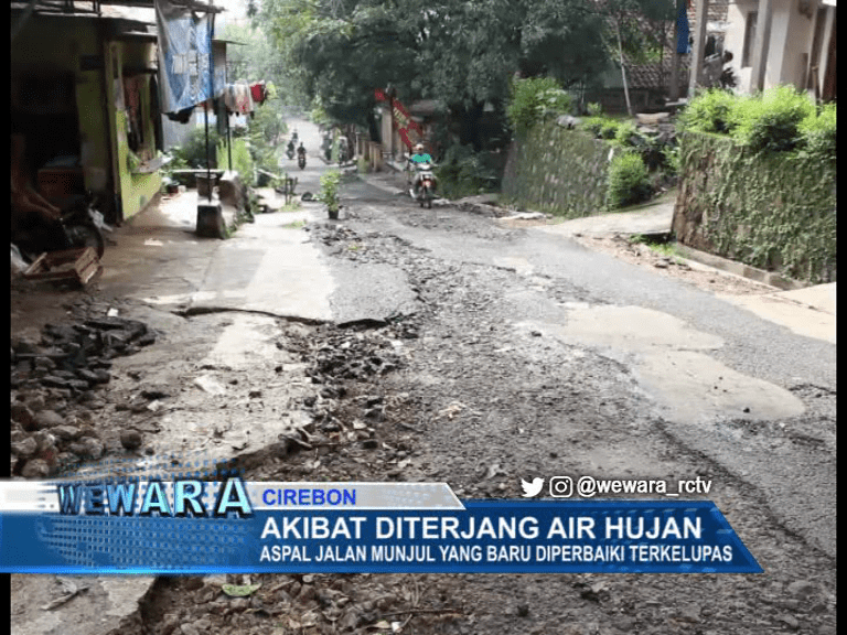 Akibat Diterjang Air Hujan, Aspal Jalan Munjul Yang Baru Diperbaiki Terkelupas