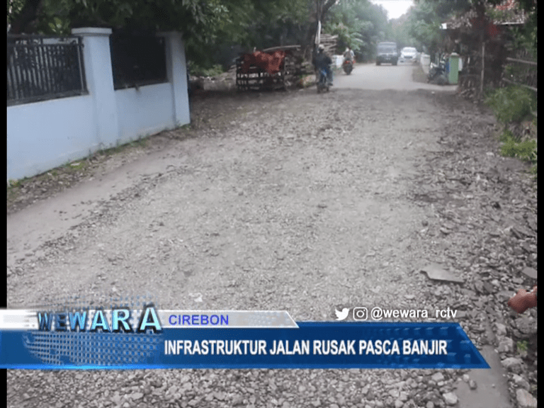 Infrastruktur Jalan di Desa Astanajapura Rusak Pasca Banjir, Aspal Jalan Rontok Ganggu Akses Warga