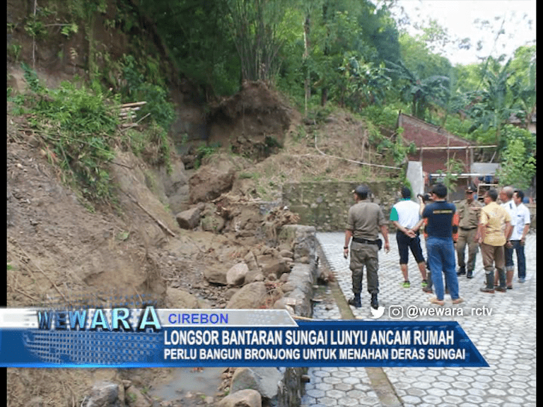 Longsor Bantaran Sungai Lunyu Ancam Rumah