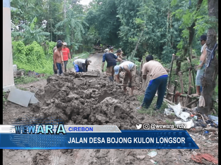 Jalan Desa Bojong Kulon Longsor