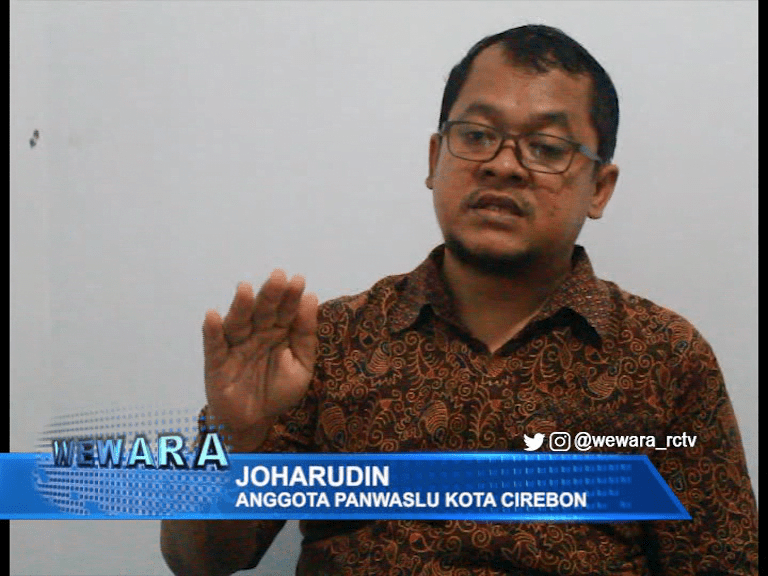 Baliho Ilegal Dua Paslon Masih Terpasang