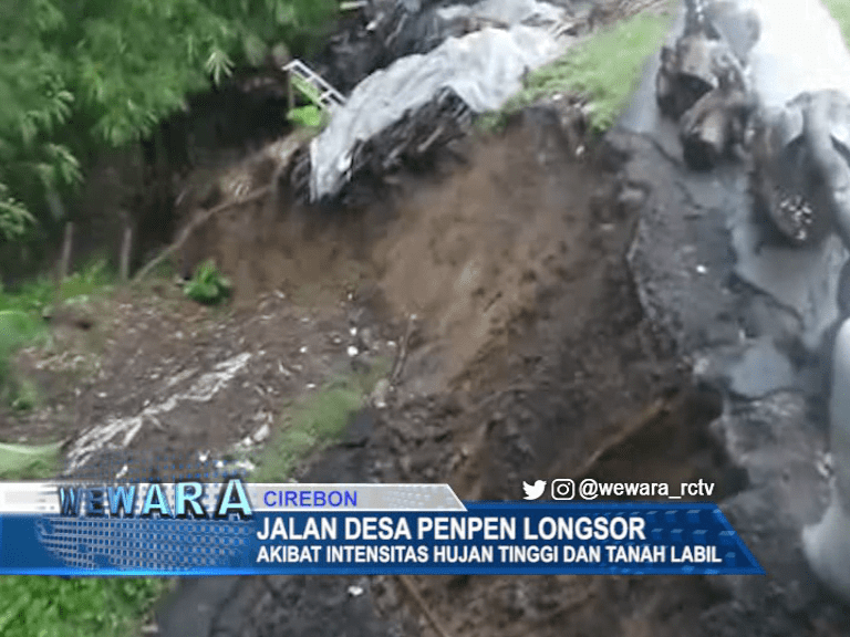 Jalan Desa Penpen Longsor