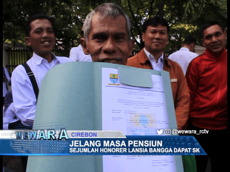 Jelang Masa Pensiun, Sejumlah Honorer Lansia Bangga Dapat SK