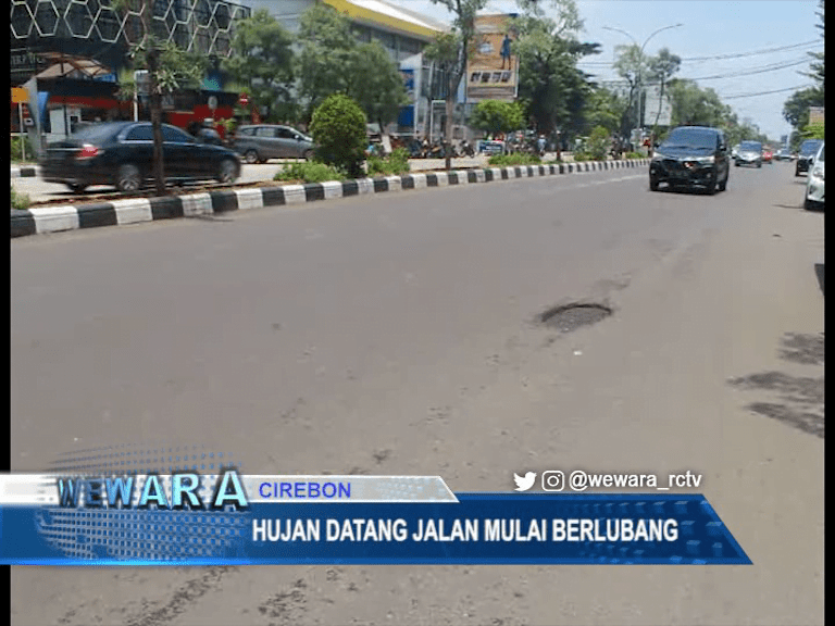 Hujan Datang Jalan Mulai Berlubang