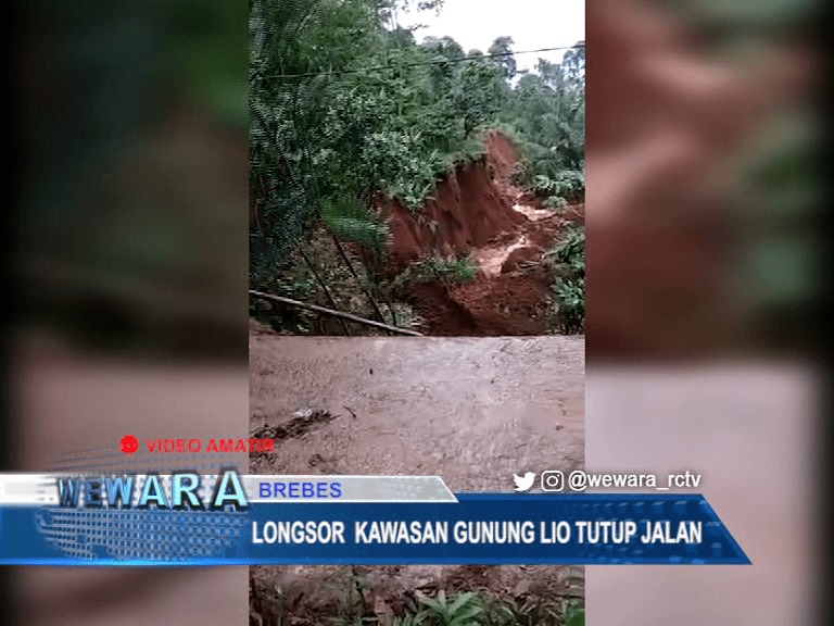 Longsor Kawasan Gunung Lio Tutup Jalan