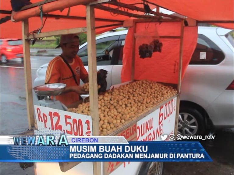 Musim Buah Duku, Pedagang Dadakan Menjamur Di Pantura