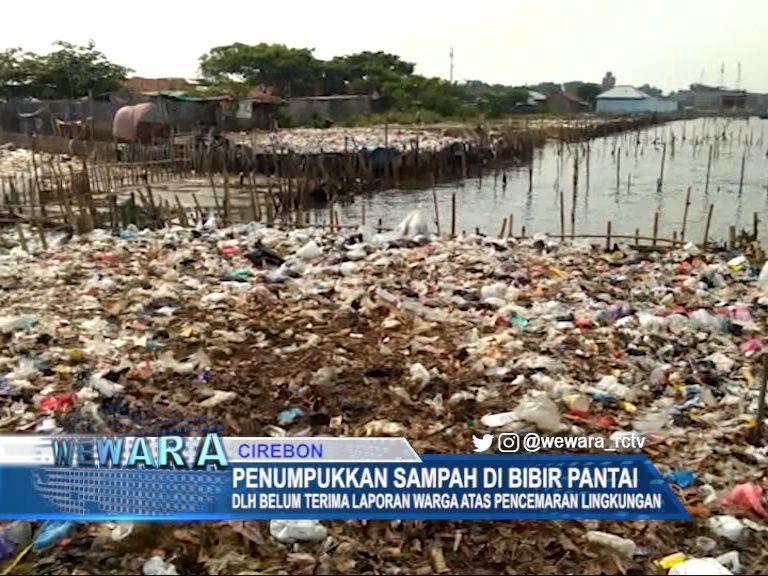 Penumpukkan Sampah Di Bibir Pantai