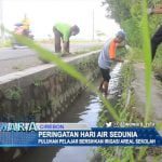 Peringatan Hari Air Sedunia, Puluhan Pelajar Bersihkan Irigasi Areal Sekolah