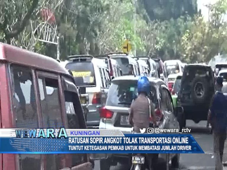 Ratusan Sopir Angkot Tolak Transportasi Online