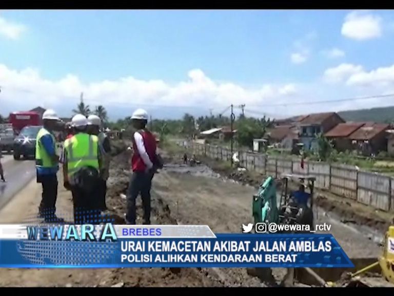 Urai Kemacetan Akibat Jalan Amblas