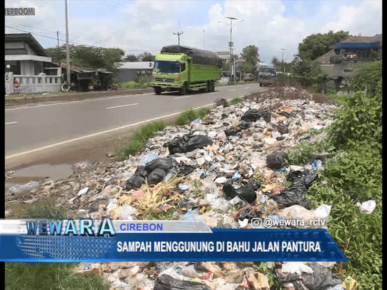 Sampah Menggunung di Bahu Jalan Pantura