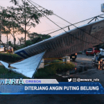 Diterjang Angin Puting Beliung, Billboard DPMPTSP dan Tower E-KTP Kec. Kedawung Ambruk