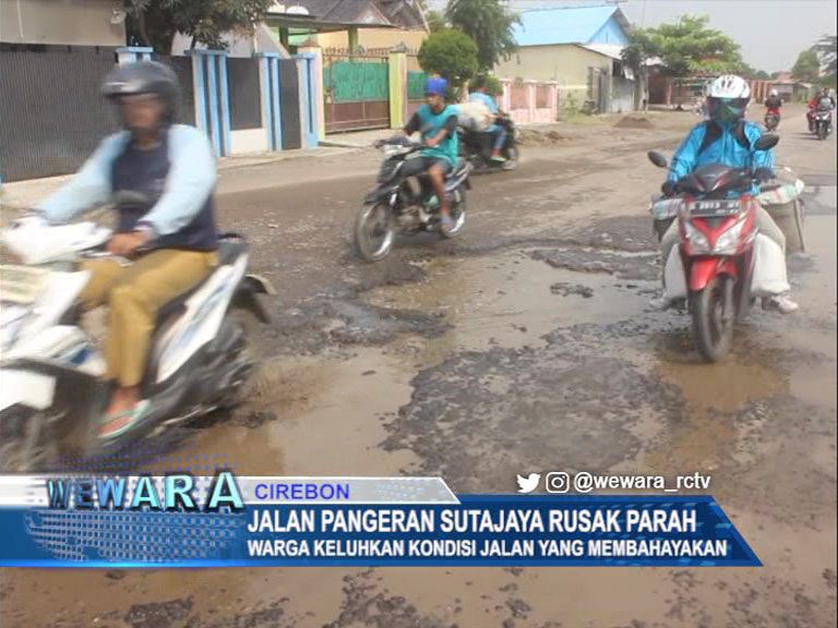 Jalan Pangeran Sutajaya Rusak Parah