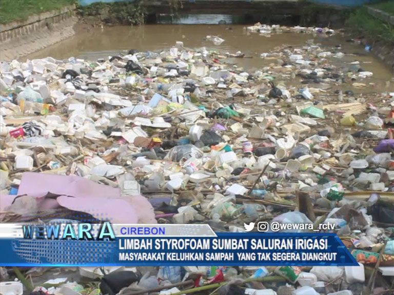 Limbah Styrofoam Sumbat Saluran Irigasi