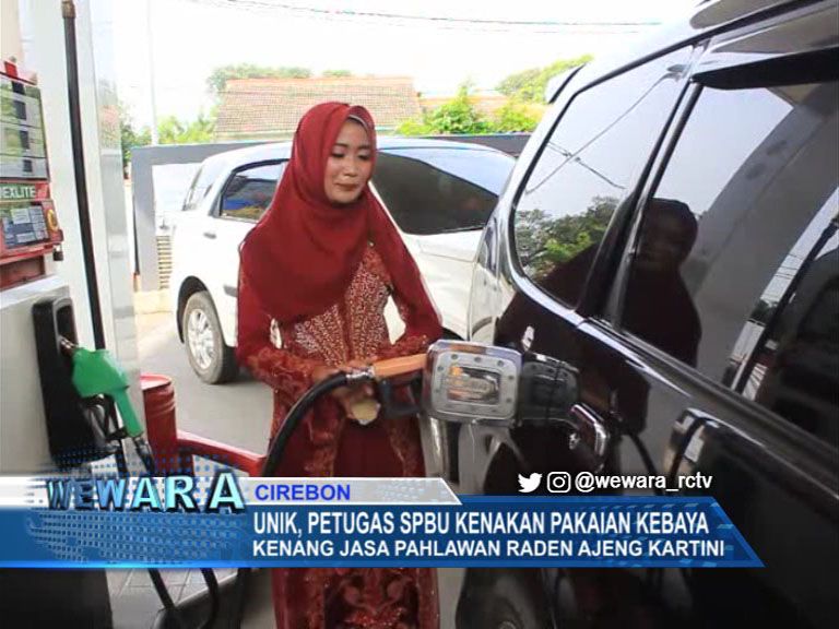 Unik, Petugas SPBU Kenakan Pakaian Kebaya