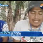 Lomba Panjat Pinang Di Sungai Cijangkelok