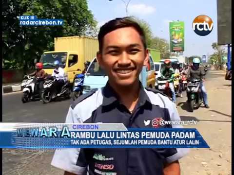 Rambu Lalu Lintas Pemuda Padam, Sejumlah Pemuda Bantu Atur Lalin