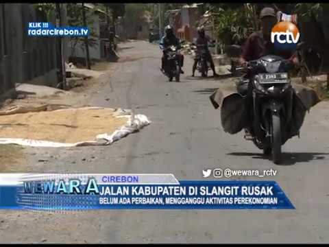 Jalan Kabupaten Di Slangit Rusak