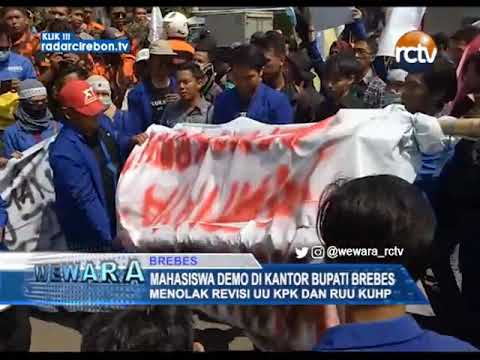 Mahasiswa Demo Di Kantor Bupati Brebes