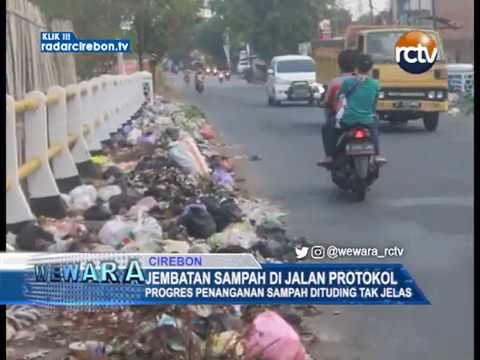 Jembatan Sampah Di Jalan Protokol