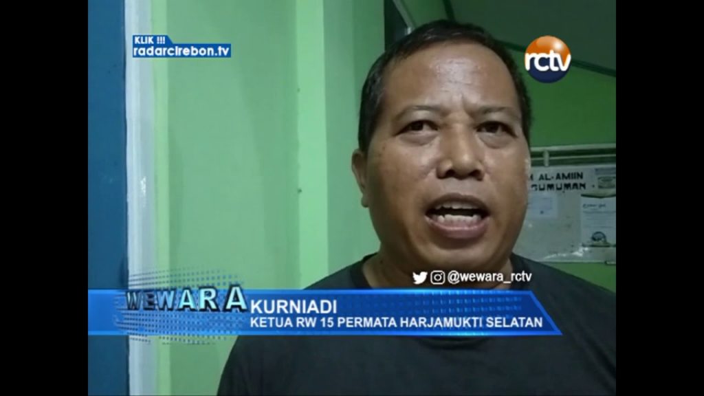 Menara Seluler Roboh Timpa Pagar Masjid Al Amin