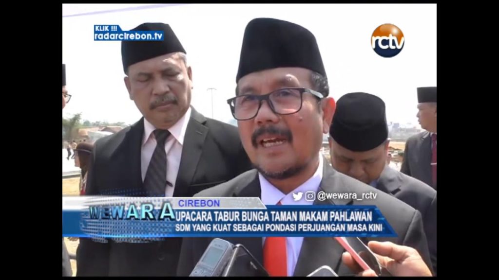 Upacara Tabur Bunga Makam Taman Pahlawan