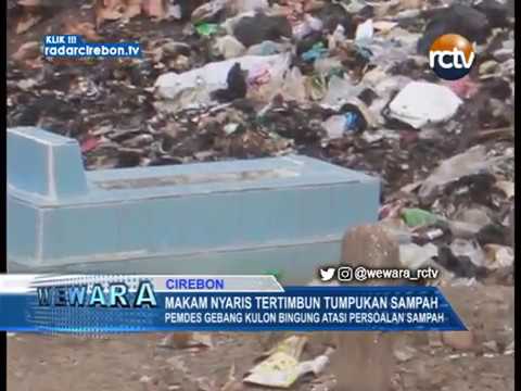 Makam Nyaris Tertimbun Tumpukan Sampah