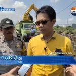 DLH Terjunkan Eskavator Tangani Timbunan Sampah TPS Liar