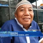 Pengrajin Sandal Jepit Di Desa Kebarepan