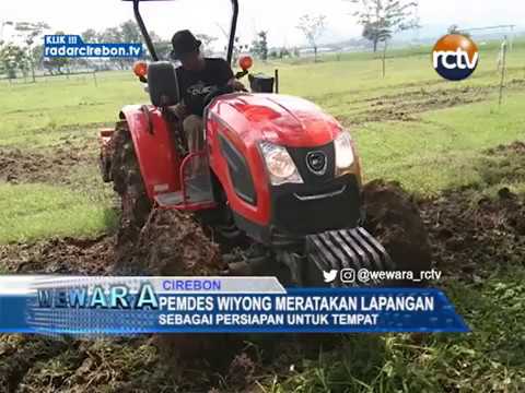 Pemdes Wiyong Meratakan Lapangan