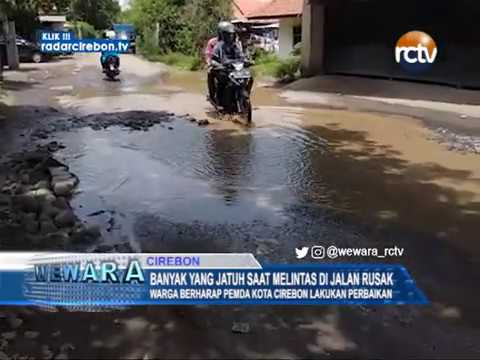 Banyak Yang Jatuh Saat Melintas Di Jalan Rusak