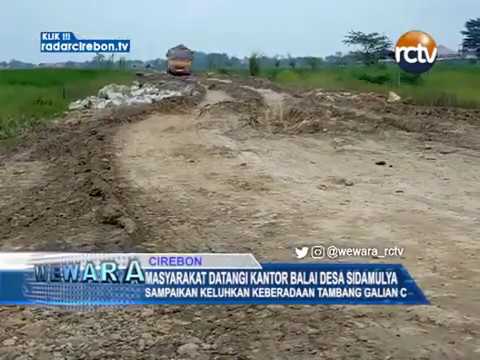 Masyarakat Datangi Kantor Balai Desa Sidamulya