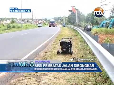 Besi Pembatas Jalan Dibongkar