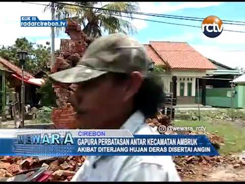 Gapura Perbatasan Antar Kecamatan Ambruk