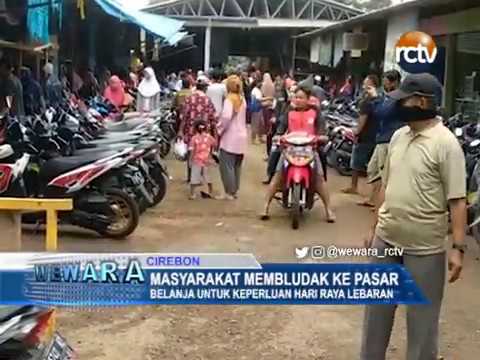 Masyarakat Membludak Ke Pasar