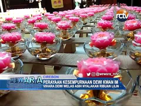 Vihara Dewi Welas Asih Nyalakan Ribuan Lilin